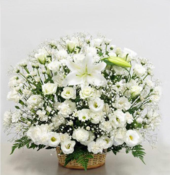 白い花を基調とした枕花1